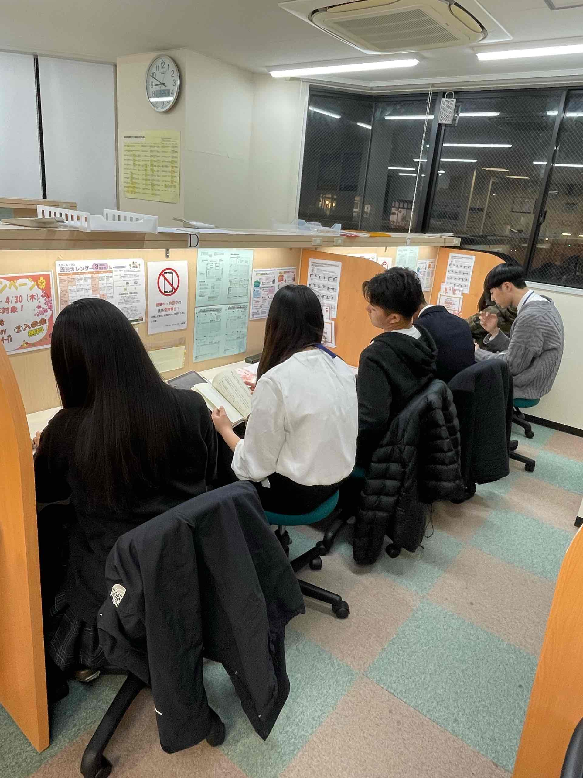 授業は１：２でわかるまで丁寧に指導！