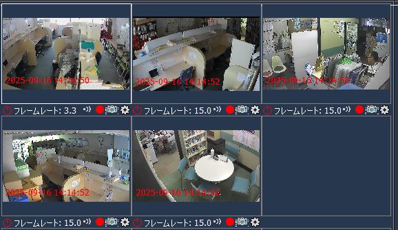 モニターで死角がないように常時録画を行っています